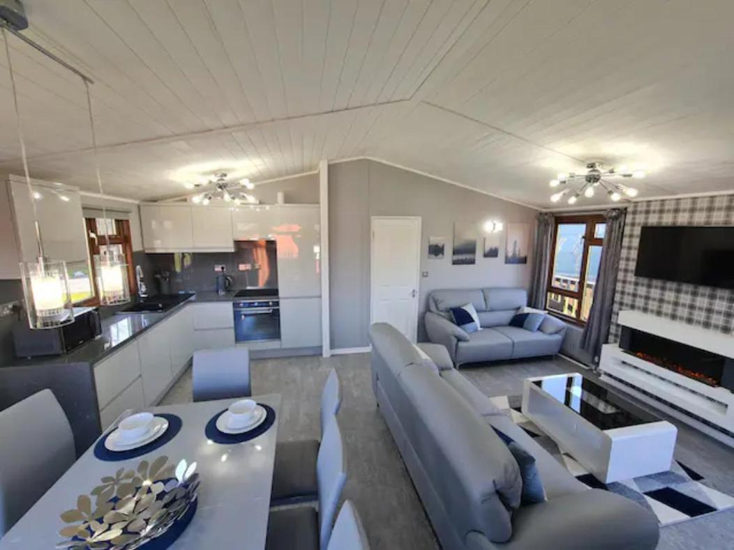 4 Bed Luxury Lodge With Hot Tub Near Lake District Warton المظهر الخارجي الصورة