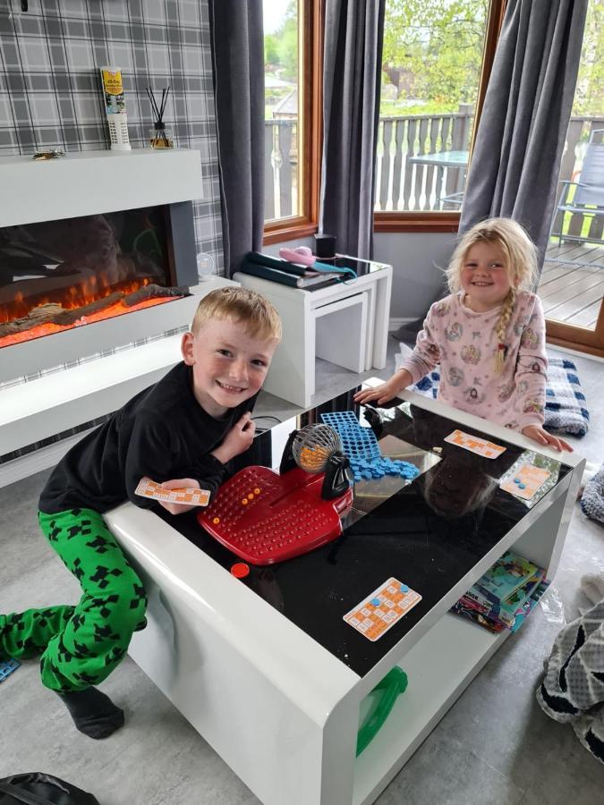 4 Bed Luxury Lodge With Hot Tub Near Lake District Warton المظهر الخارجي الصورة