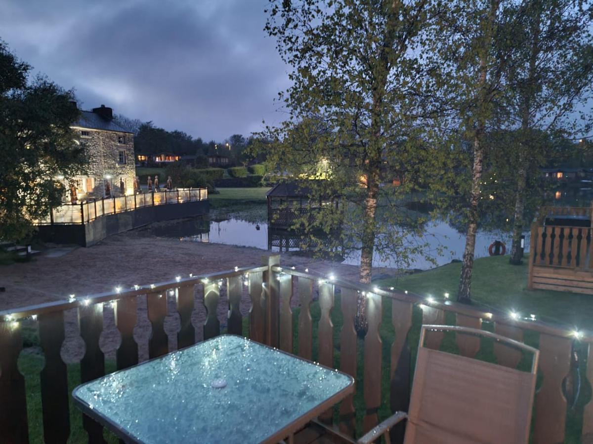 4 Bed Luxury Lodge With Hot Tub Near Lake District Warton المظهر الخارجي الصورة