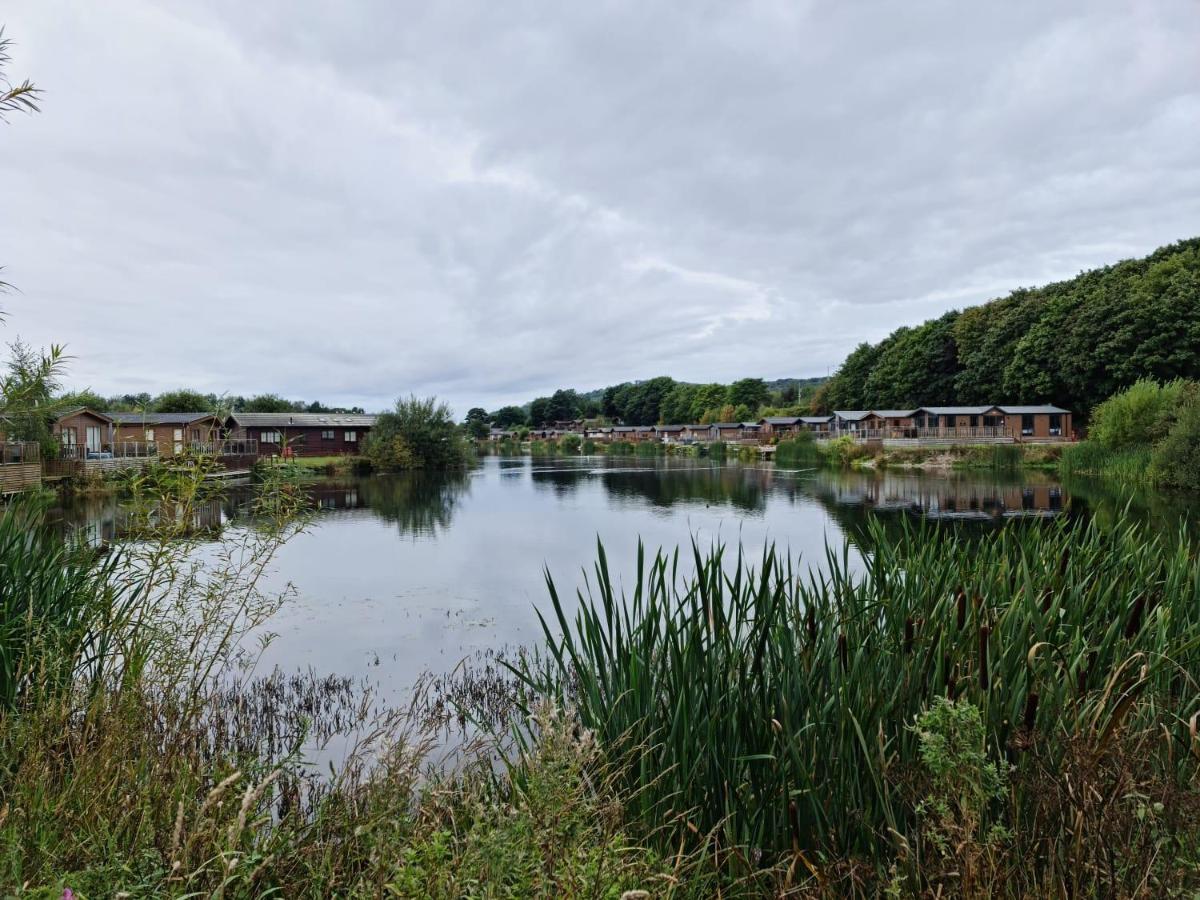4 Bed Luxury Lodge With Hot Tub Near Lake District Warton المظهر الخارجي الصورة