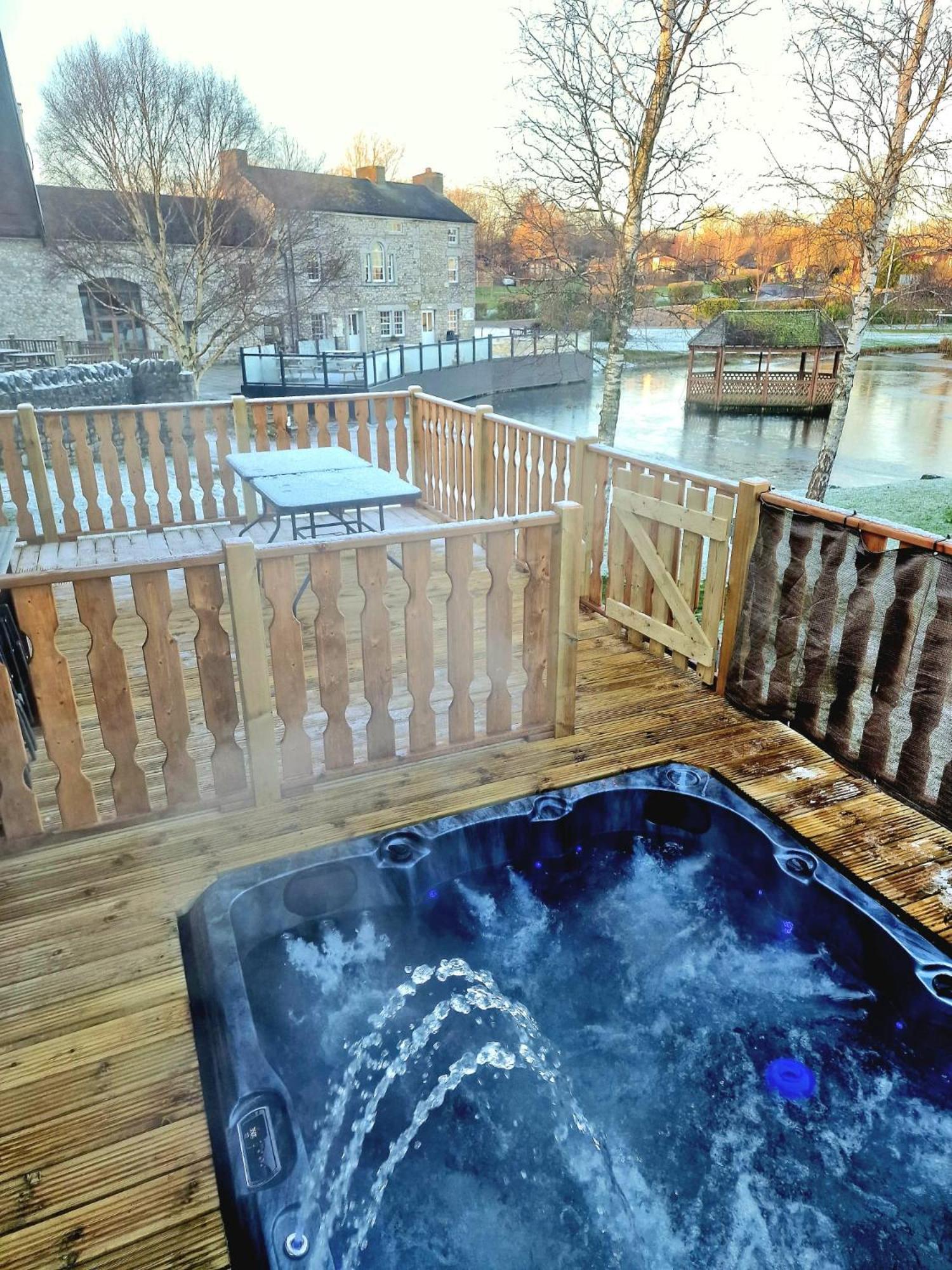 4 Bed Luxury Lodge With Hot Tub Near Lake District Warton المظهر الخارجي الصورة